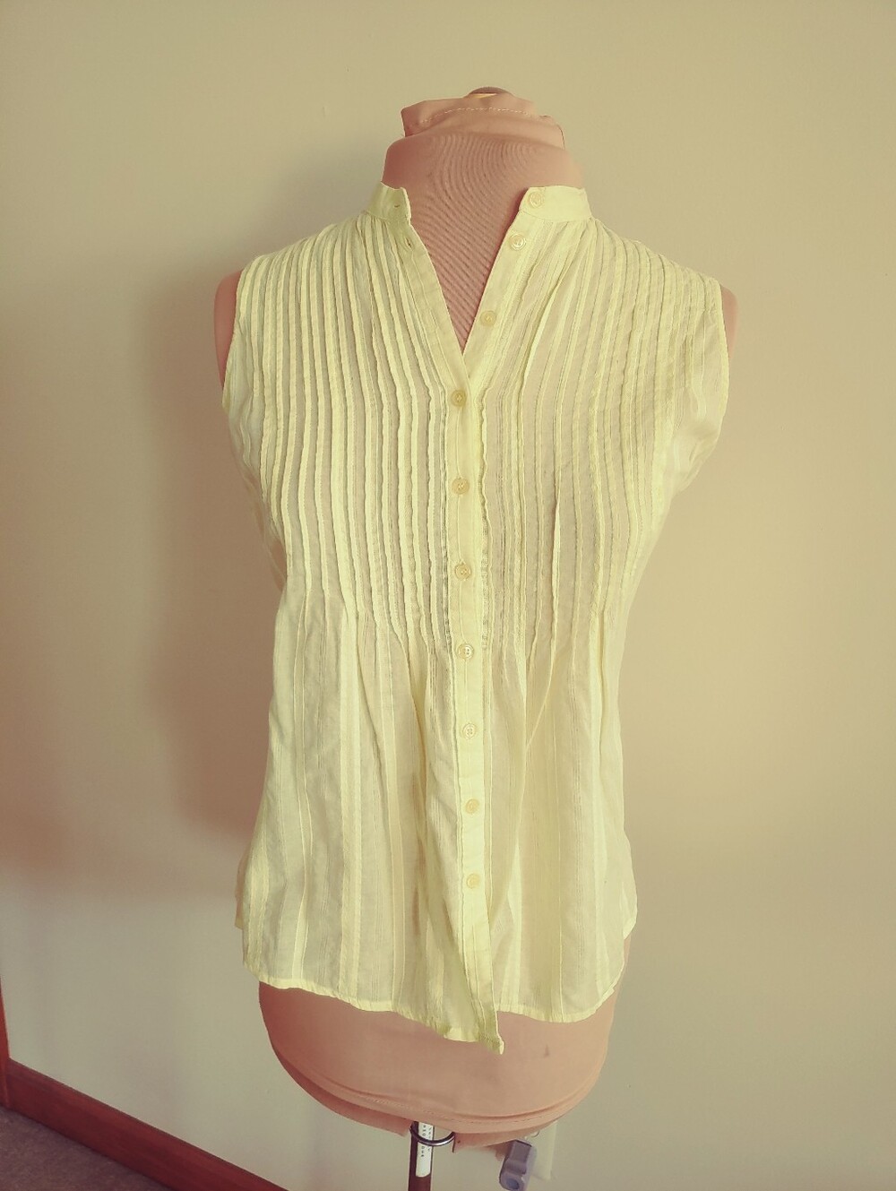 Harve Benard M Citrus Yellow Sleeveless Pintuck Button-Front Top